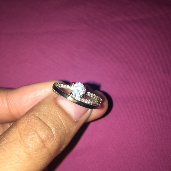 Gold Ring - Picture 2 of 2